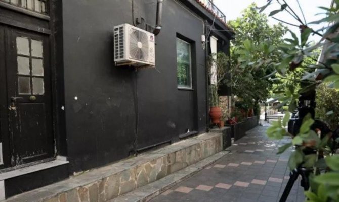 Ραφήνα: Σκούντησε έναν από την παρέα μας που περίμενε να μπει στην τουαλέτα – Μας κοίταξε άγρια Ραφήνα: Σκούντησε έναν από την παρέα μας που περίμενε να μπει στην τουαλέτα – Μας κοίταξε άγρια