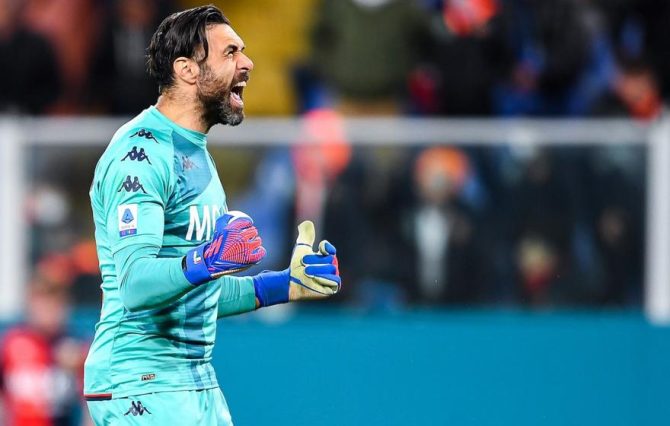 «Χτυπάει» Σιρίγκου για τα γκολπόστ της η Νάπολι