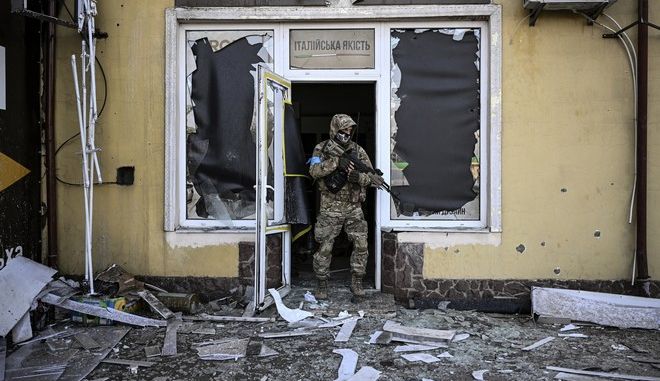 Ουκρανία: Εκρήξεις στο Κίεβο – Σφοδρές μάχες για τον έλεγχο της Σεβεροντονέτσκ