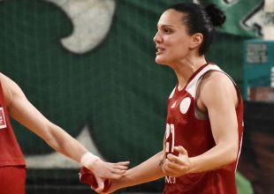 Ζήτησε συγγνώμη από τον Παπαπέτρου η Βαμβακά: «Δηλώνω μετανιωμένη ως άνθρωπος και συνάδελφος»
