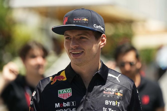 Φερστάπεν: “Είναι λίγο ντροπή να αλλάζουν οι κανονισμοί μέσα στη χρονιά”