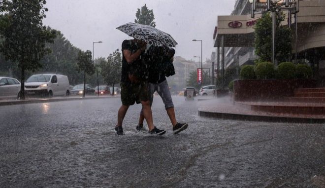 Καιρός: Έκτακτο δελτίο επιδείνωσης με καταιγίδες και μπουρίνια – Ποιες περιοχές επηρεάζονται και πότε