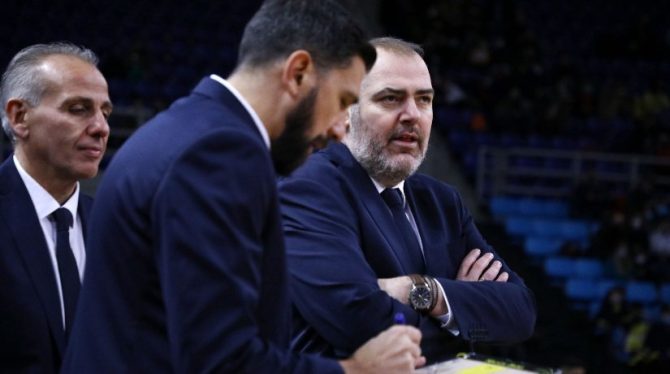 Τέλος συνεργασίας με Μπατή