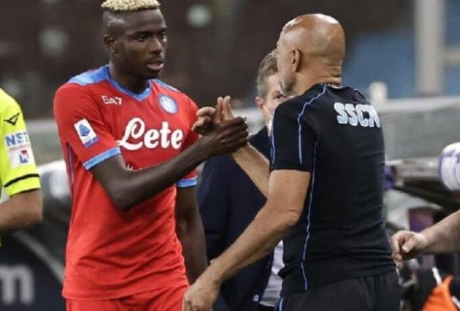 Έδιωξε τον Οσίμεν από την προπόνηση της Νάπολι ο Σπαλέτι: «Μιλάς πολύ» Έδιωξε τον Οσίμεν από την προπόνηση της Νάπολι ο Σπαλέτι: «Μιλάς πολύ»