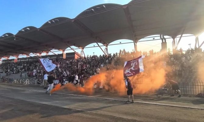 Καυτή ατμόσφαιρα στο Αλκαζάρ για την πρώτη της ΑΕΛ!