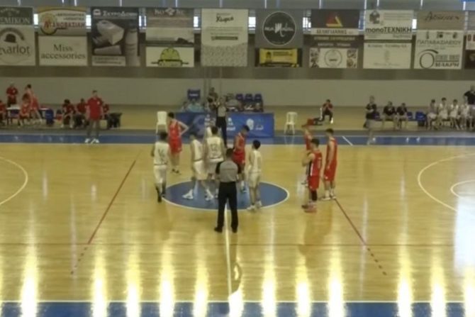 Παγκόσμια πρωτοτυπία: Αγώνας του Πανελληνίου Παίδων άλλαξε γήπεδο στο ημίχρονό του