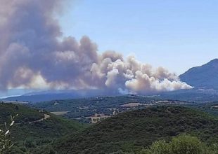 Αχαΐα: Μαίνεται μεγάλη φωτιά – Εκκενώνεται χωριό στην Ηλεία