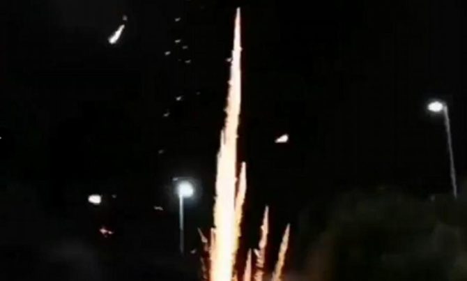 Οι οπαδοί της Μάριμπορ ξύπνησαν με πυροτεχνήματα δύο φορές τους παίκτες της Σέριφ