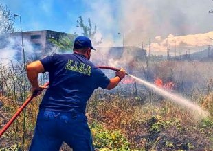 Διάσπαρτες φωτιές σε όλη τη χώρα – Ανησυχία για τα μέτωπα σε Ρέθυμνο και Ηλεία