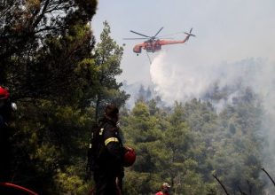 Φωτιές: Πολύ δύσκολη μέρα η Κυριακή – Περιπολίες και απαγόρευση κυκλοφορίας