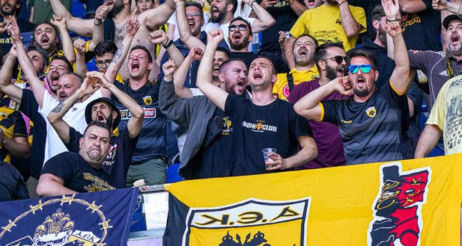 Αποθέωσαν τον κόσμο οι παίκτες της Ένωσης στο ημίχρονο