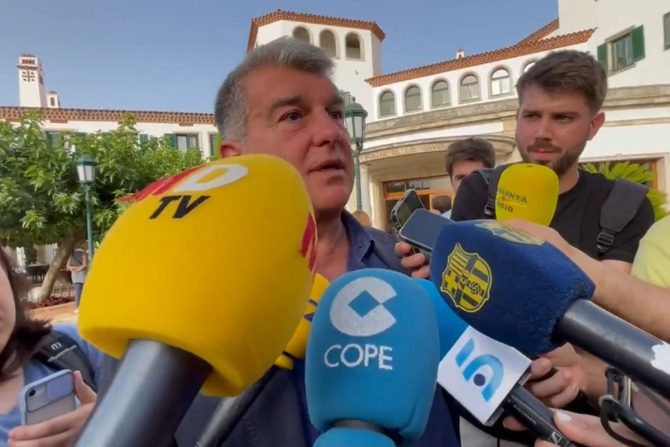 Λαπόρτα: “Μας αρέσει που ο Λεβαντόβσκι θέλει την Μπαρτσελόνα, δεν πουλάμε τον Ντε Γιονγκ”