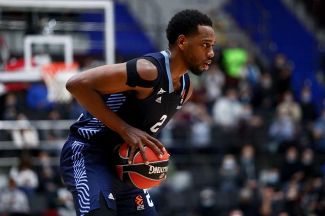 Η Μονακό ανακοίνωσε την απόκτηση του Λόιντ με διετές συμβόλαιο