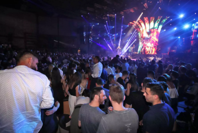 «Σιωπητήριο» από Μπακογιάννη στα μπαράκια στο Γκάζι – «Εδώ δεν είναι Μύκονος»