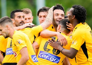 Με στόφα μαχητή και Λιβάι πρωταγωνιστή