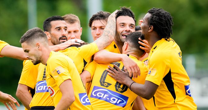 Με στόφα μαχητή και Λιβάι πρωταγωνιστή Με στόφα μαχητή και Λιβάι πρωταγωνιστή