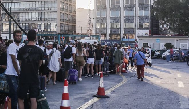 Ξεκίνησε η έξοδος του Ιουλίου – “Βουλιάζουν” τα λιμάνια, στο 90% η πληρότητα στα πλοία