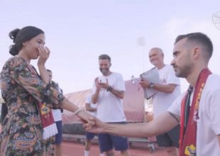 Ρόμα: Πρόταση γάμου μπροστά στον έκπληκτο Μουρίνιο σε προπόνηση των τζαλορόσι