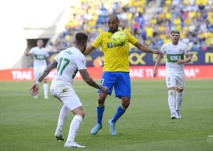 ElDesmarque: «Όχι της Κάντιθ σε πρόταση της ΑΕΚ για Φάλι, θέλει να ανανεώσει το συμβόλαιό του»