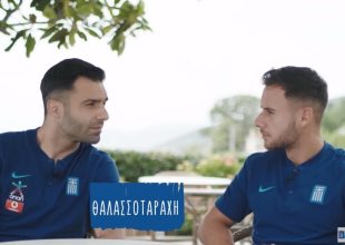 Ο Τζαβέλλας μαθαίνει ελληνικά τον Μπάλντοκ που δίνει ρεσιτάλ