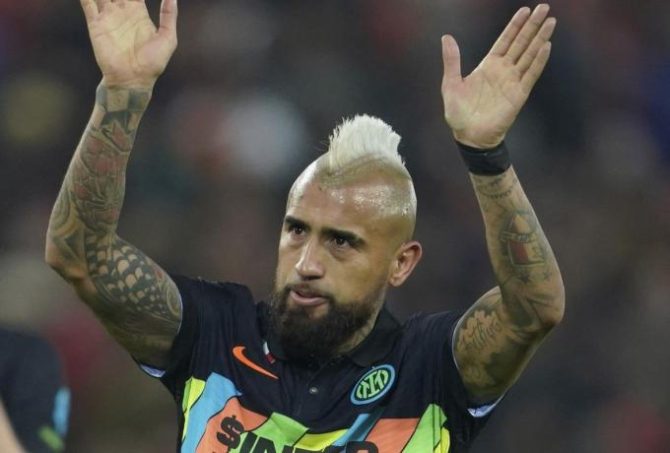 Σισίνιο: «Ήρθε στην Φλαμένγκο ο Βιδάλ για να απολαύσει την σύνταξή του» Σισίνιο: «Ήρθε στην Φλαμένγκο ο Βιδάλ για να απολαύσει την σύνταξή του»