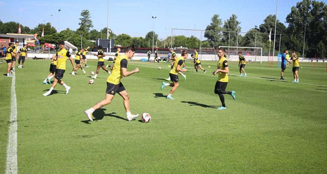 Πίεση στον αντίπαλο, ανάκτηση μπάλας και λίγες… επαφές της μπάλας