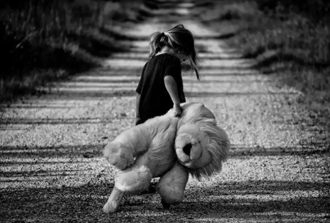 Σκιάθος: Η σύντροφος του υποπυραγού υποστηρίζει ότι η 12χρονη κόρη της είναι ερωτευμένη μαζί του!