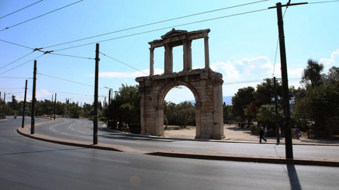 Άδεια η Αθήνα λόγω Δεκαπενταύγουστου – Εποχές lockdown θυμίζουν οι δρόμοι