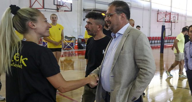 Τρέλα: Στη φιέστα της ποδοσφαιρικής ΑΕΚ η Ξηντάρα (ΦΩΤΟ)