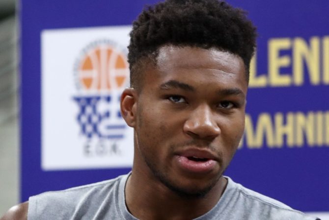 Αντετοκούνμπο για Eurobasket: “Δεν μπορούμε να παίζουμε όπως οι Μπακς, ο κόουτς κάνει τρομερή δουλειά”