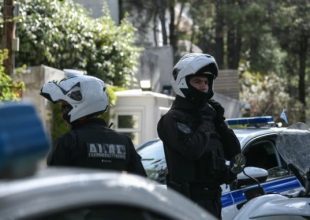 Σε εξέλιξη επιχείρηση της Αντιτρομοκρατικής στην Αθήνα – 8 προσαγωγές