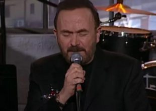 Έπεσε ξύλο σε συναυλία του Σταμάτη Γονίδη στο Λιανοκλάδι!