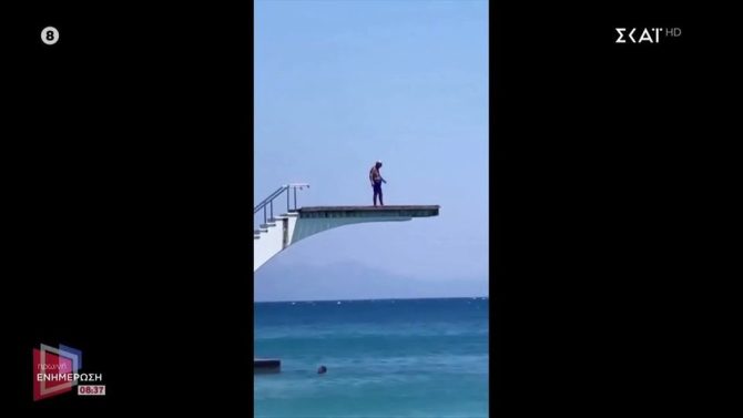 Ρόδος: Αυτός είναι ο 92χρονος που έγινε viral με την βουτιά από βατήρα – ΒΙΝΤΕΟ Ρόδος: Αυτός είναι ο 92χρονος που έγινε viral με την βουτιά από βατήρα – ΒΙΝΤΕΟ