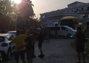 Ο κόσμος της ΑΕΚ στο ξενοδοχείο της ομάδας (ΦΩΤΟ-VIDEO)