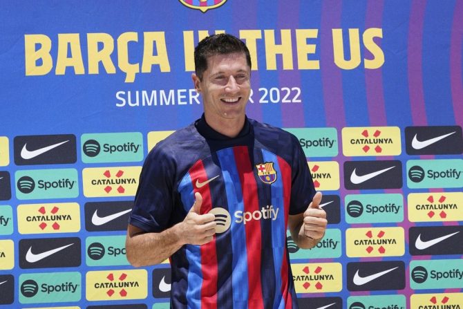 Μπαρτσελόνα: Ο Λεβαντόβσκι παρουσιάζεται στο Καμπ Νου στην επέτειο του “αντίο” του Μέσι