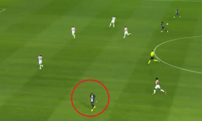 Προκλητικός Εμπαπέ: Δεν πήρε πάσα και παράτησε τη φάση!