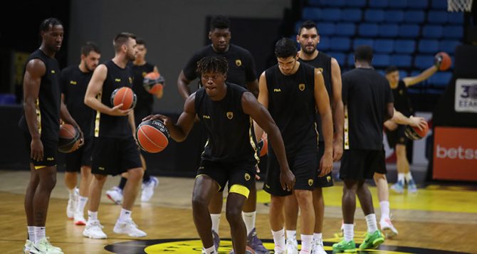 «Μπήκαν» Μάντσεν, Μίτσελ και ΜακΓκριφ