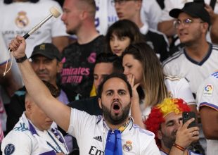 Ρεάλ: Οπαδοί τρόλαραν την Μπαρτσελόνα με εντυπωσιακό πανό