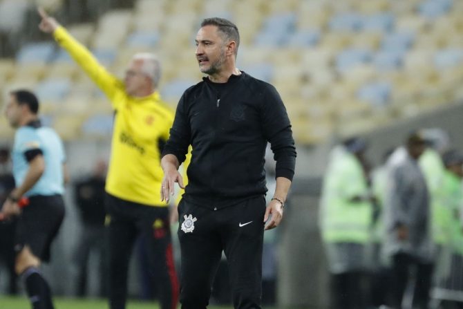 Ρεσιτάλ Περέιρα μετά από ήττα της Κορίνθιανς: “Ξέρετε πόσα χρήματα έχω στην τράπεζα;”