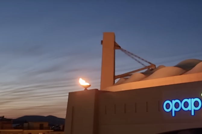 Ανατριχίλα στην «Αγιά Σοφιά: Άναψαν οι δάδες