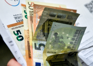 Επιδόματα ακρίβειας: Ποιοι δικαιούνται, ποιοι παίρνουν διπλάσια και ποιοι αποκλείονται