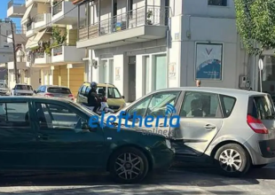 Σοβαρό τροχαίο στην Καλαμάτα: ΙΧ παρέσυρε δύο μαθητές κι έναν οδηγό μηχανής (VIDEO)