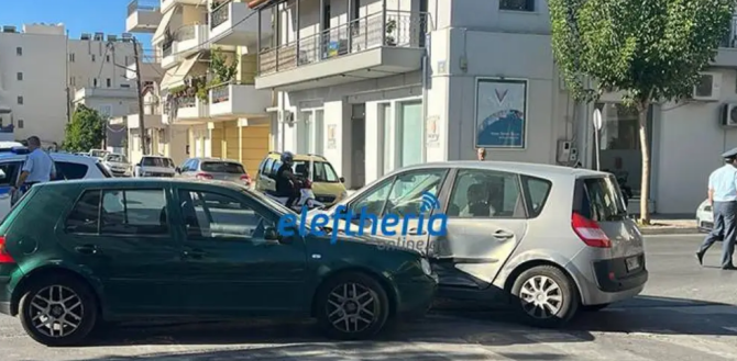 Σοβαρό τροχαίο στην Καλαμάτα: ΙΧ παρέσυρε δύο μαθητές κι έναν οδηγό μηχανής (VIDEO)
