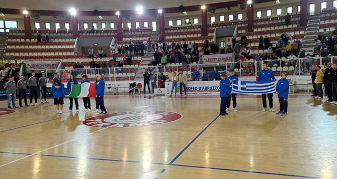 ΑΕΚ – Βερόνα: Υπό τους ήχους των Εθνικών ύμνων Ελλάδας – Ιταλίας (pics) ΑΕΚ – Βερόνα: Υπό τους ήχους των Εθνικών ύμνων Ελλάδας – Ιταλίας (pics)