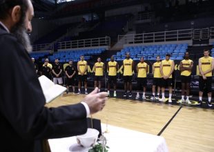 Έκανε αγιασμό η Βασίλισσα στα Άνω Λιόσια (ΦΩΤΟ)