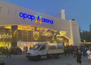 Δεν βλέπουν την ώρα – Εκατοντάδες φίλοι της ΑΕΚ έξω απ’ την Αγιά Σοφιά – OPAP Arena