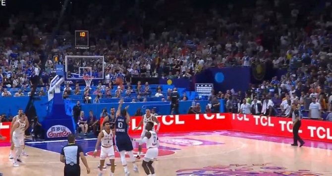 ΑΠΙΘΑΝΟ buzzer beater του Σλούκα πριν το ημίχρονο (video)