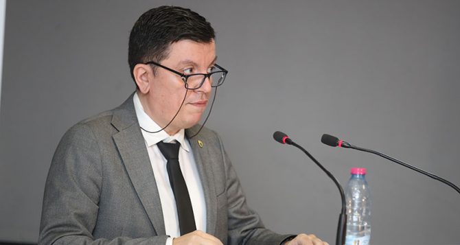 Νικολάου: «Αξίζει για τον προφεσόρ Πλάθα να προμηθευτείτε Διαρκείας»