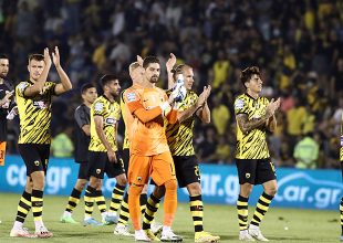 ΑΕΚΑΡΑ μπες με το μαχαίρι στα δόντια