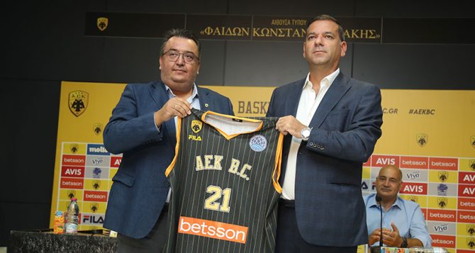 Φωτογραφίες απ’ την παρουσίαση της νέας φανέλας της Βασίλισσας